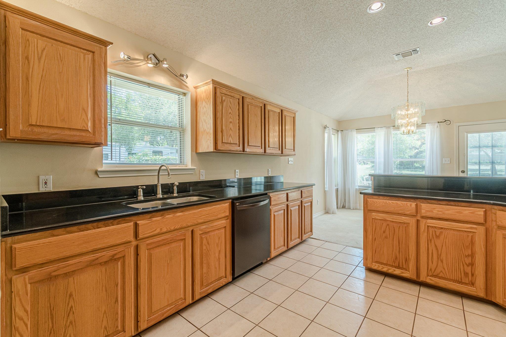 127 Maple Dr, Mountain City, TX 78610