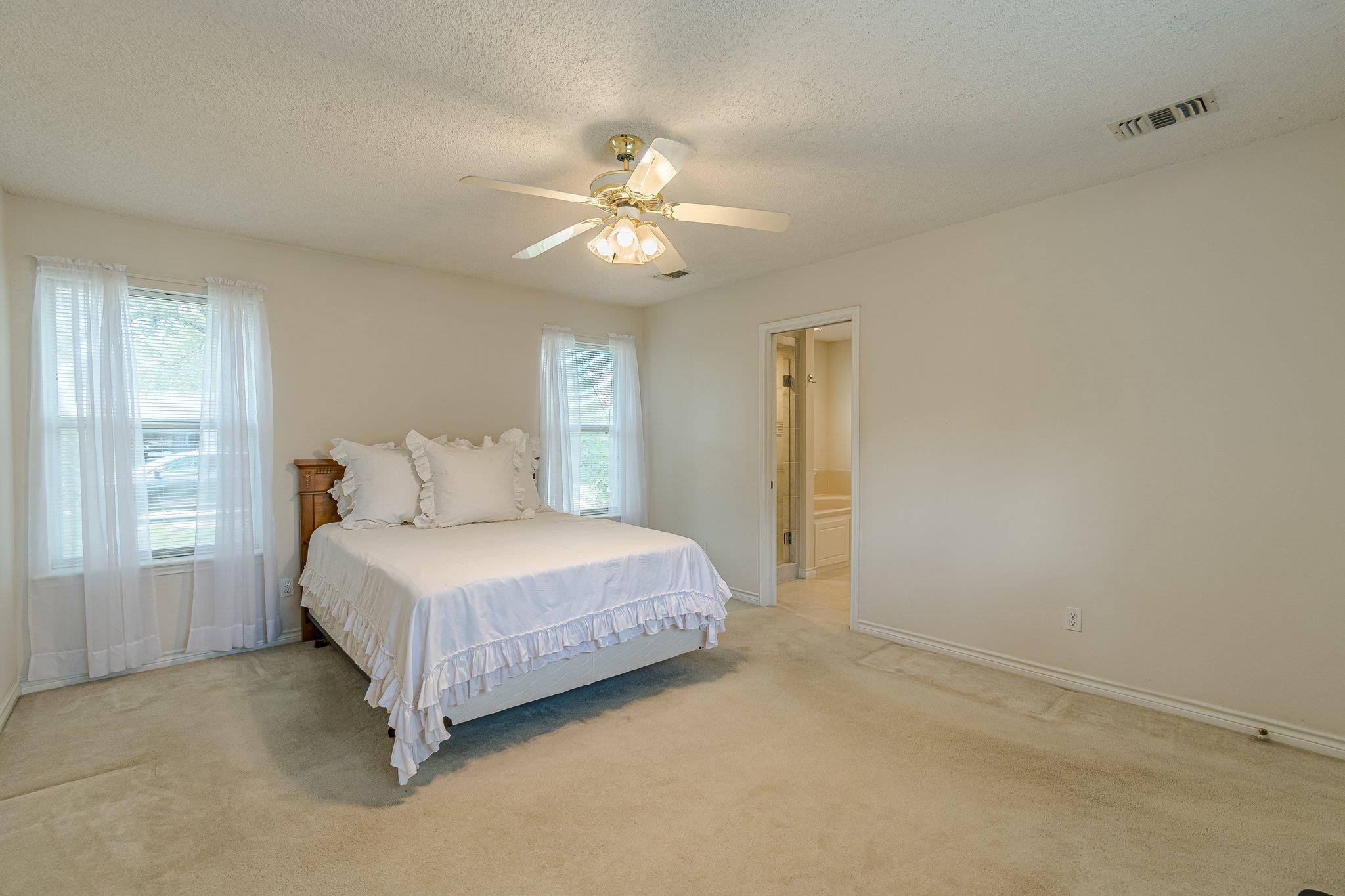 127 Maple Dr, Mountain City, TX 78610