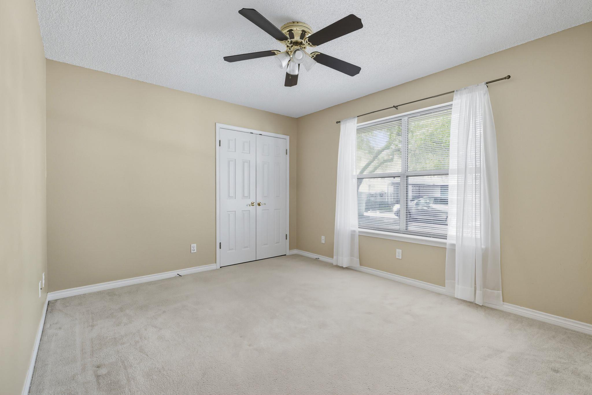 127 Maple Dr, Mountain City, TX 78610