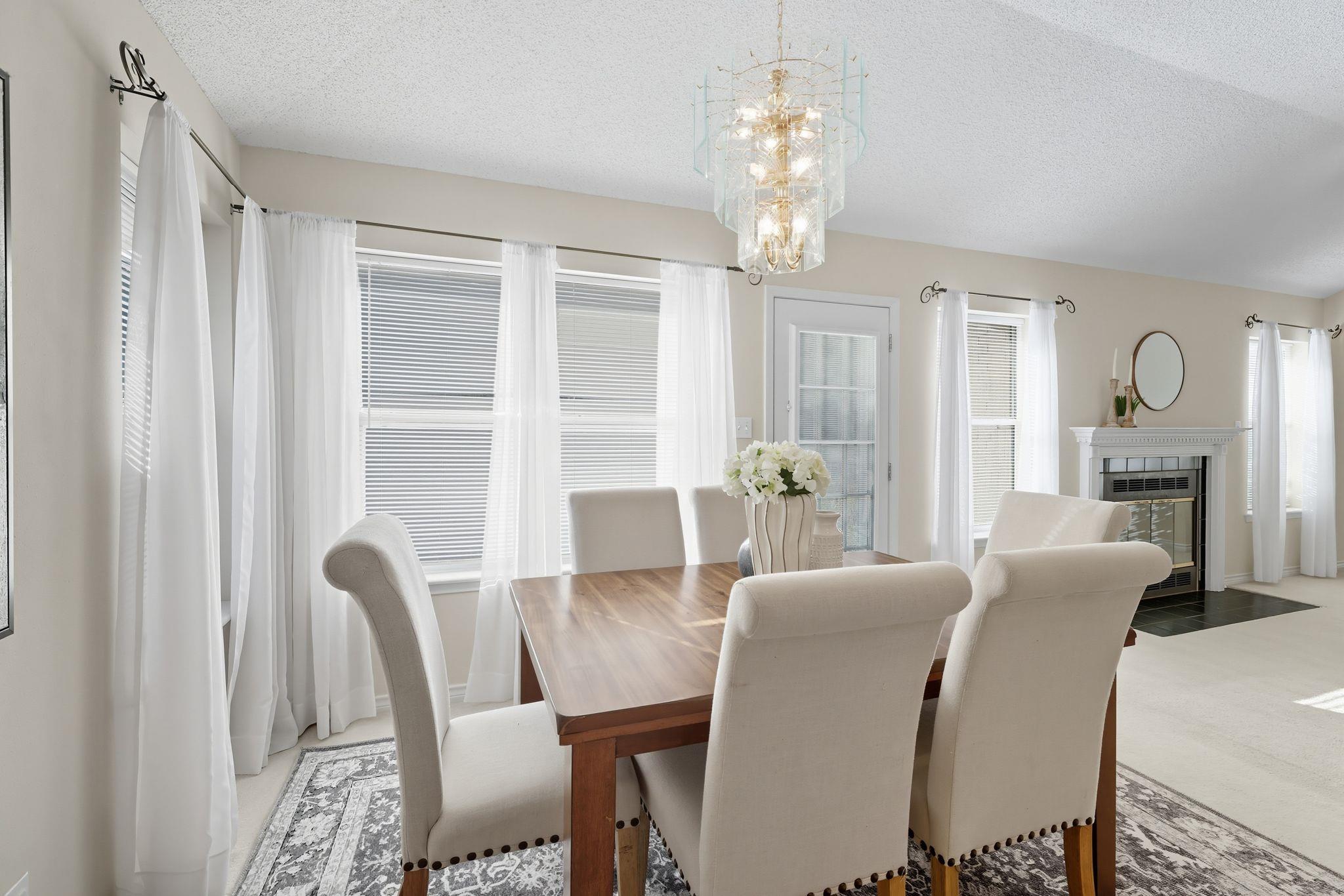 127 Maple Dr, Mountain City, TX 78610