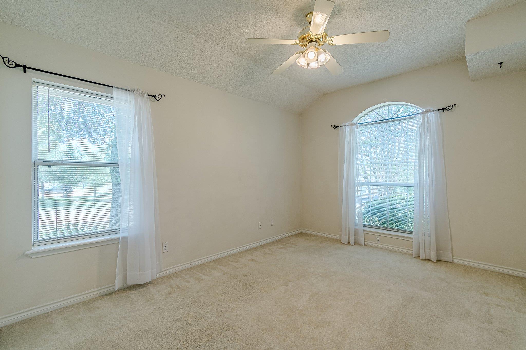 127 Maple Dr, Mountain City, TX 78610