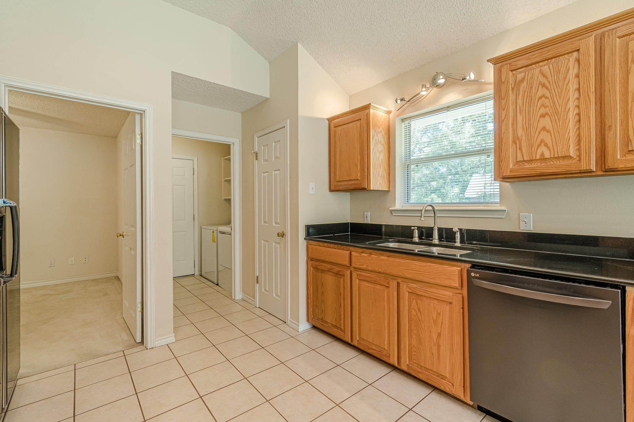 127 Maple Dr, Mountain City, TX 78610