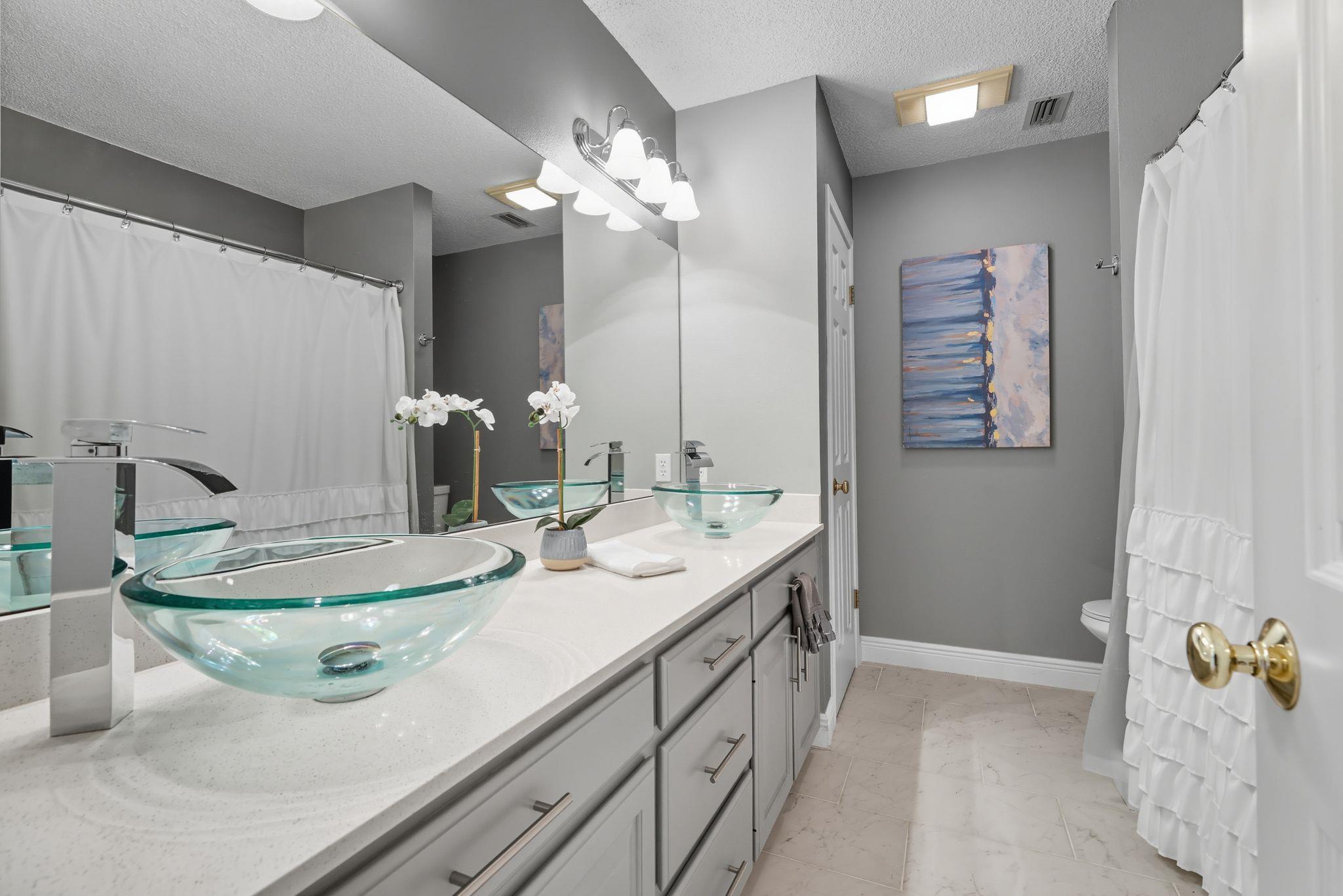 127 Maple Dr, Mountain City, TX 78610