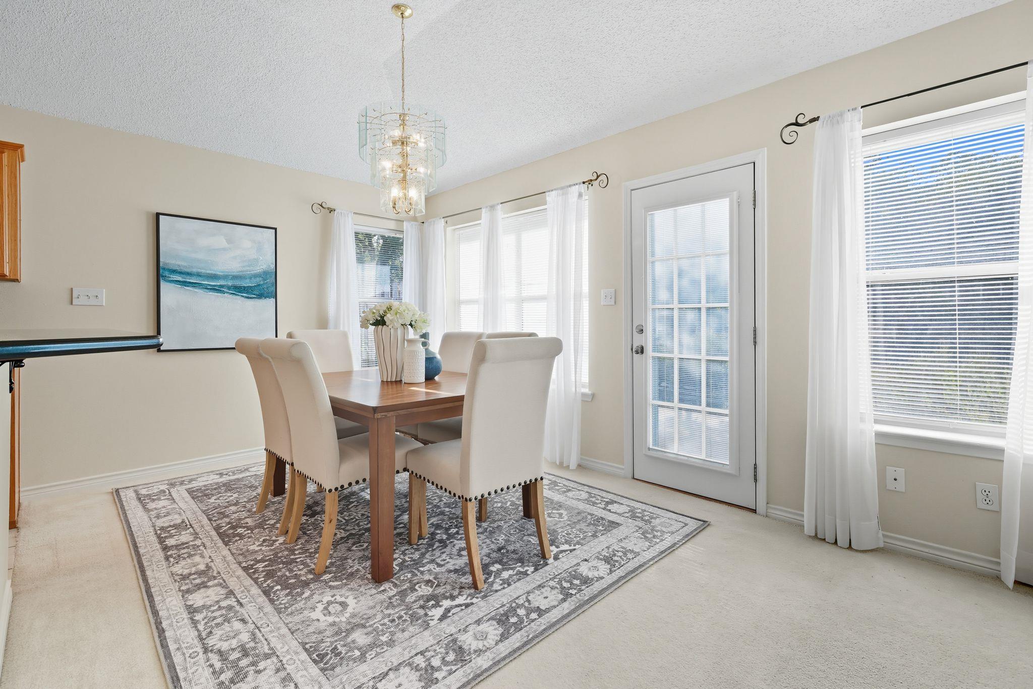 127 Maple Dr, Mountain City, TX 78610