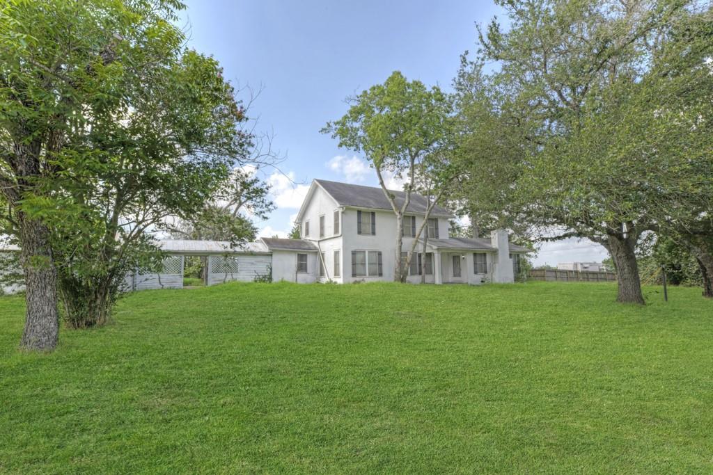3508 Moulton Rd, Gonzales, TX 78629