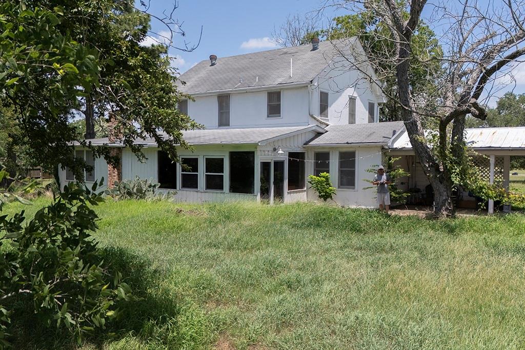 3508 Moulton Rd, Gonzales, TX 78629
