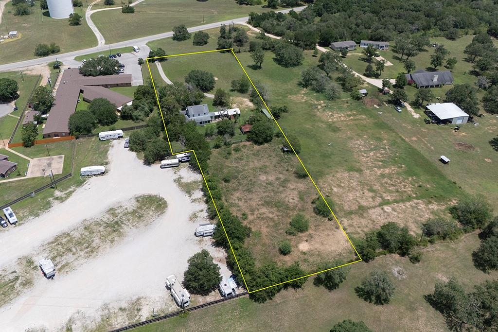 3508 Moulton Rd, Gonzales, TX 78629