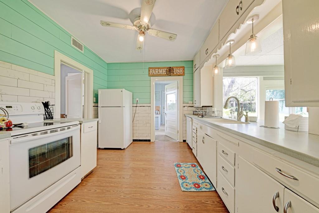 3508 Moulton Rd, Gonzales, TX 78629