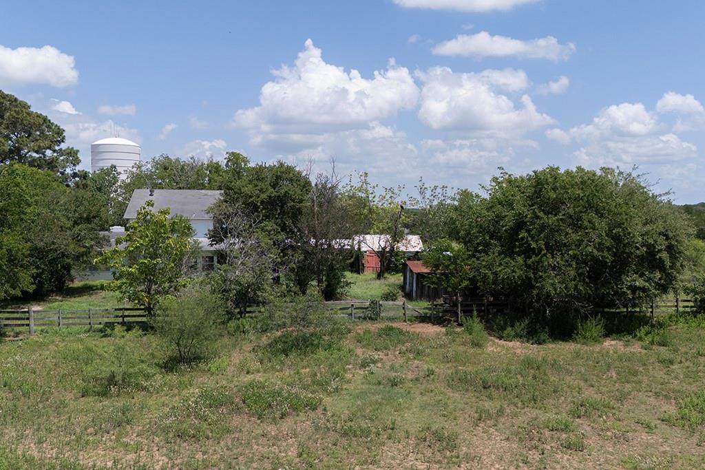 3508 Moulton Rd, Gonzales, TX 78629