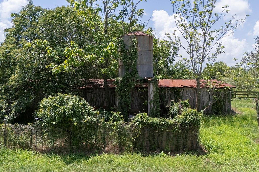 3508 Moulton Rd, Gonzales, TX 78629