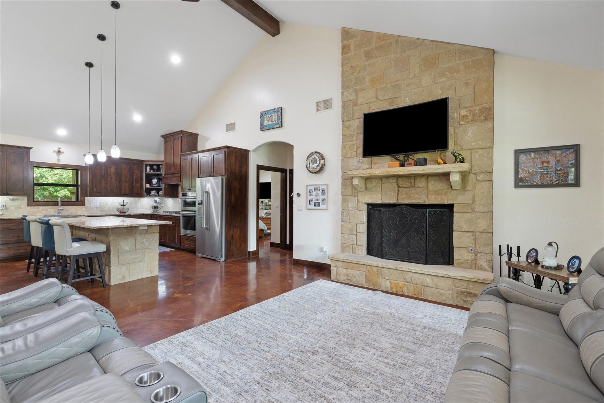 106 Leaning Oak Cir, Johnson City, TX 78636