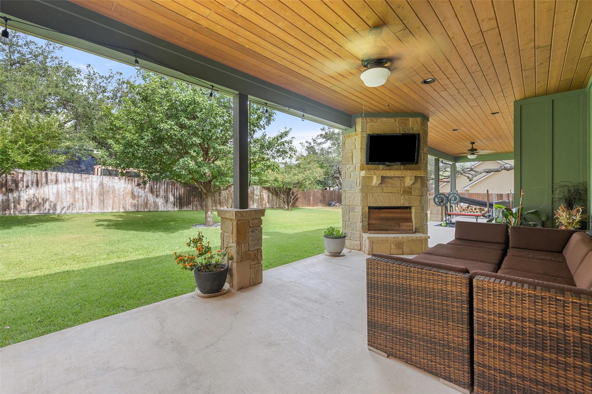 106 Leaning Oak Cir, Johnson City, TX 78636