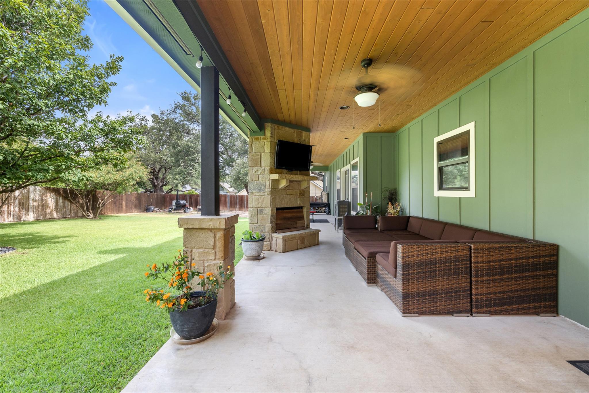 106 Leaning Oak Cir, Johnson City, TX 78636