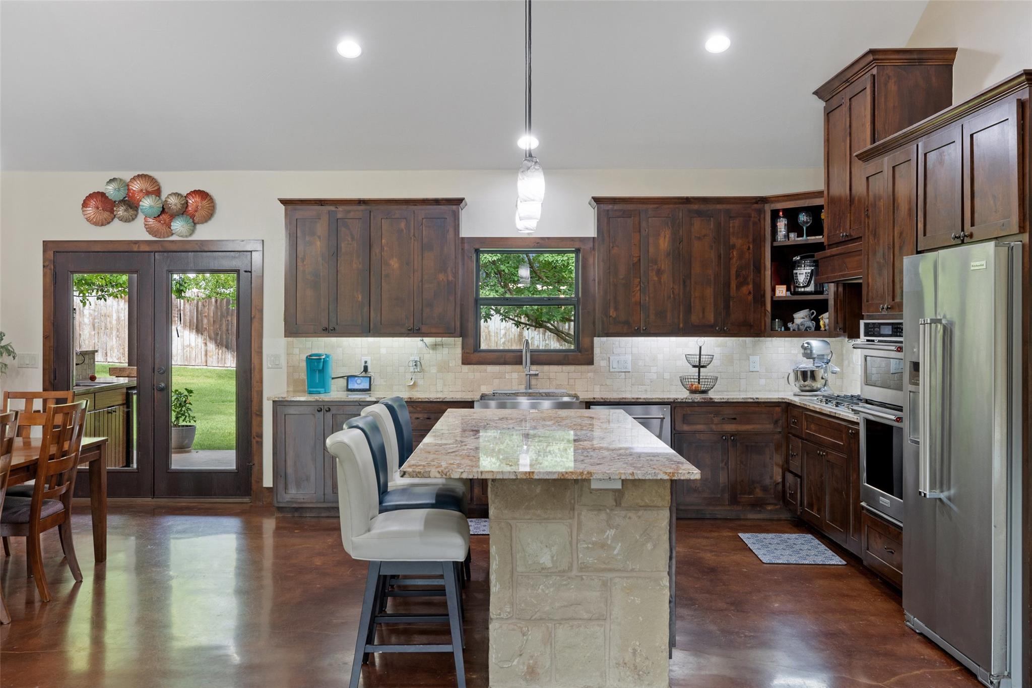 106 Leaning Oak Cir, Johnson City, TX 78636