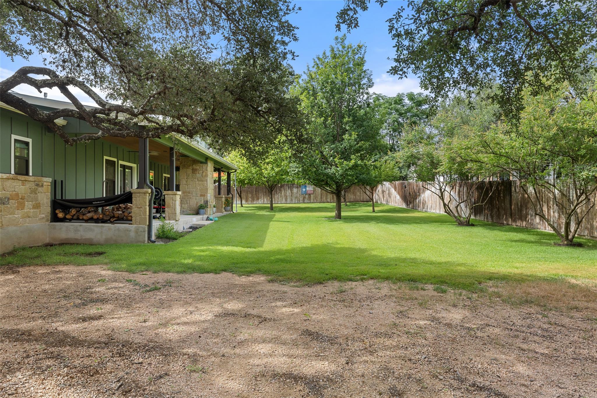 106 Leaning Oak Cir, Johnson City, TX 78636