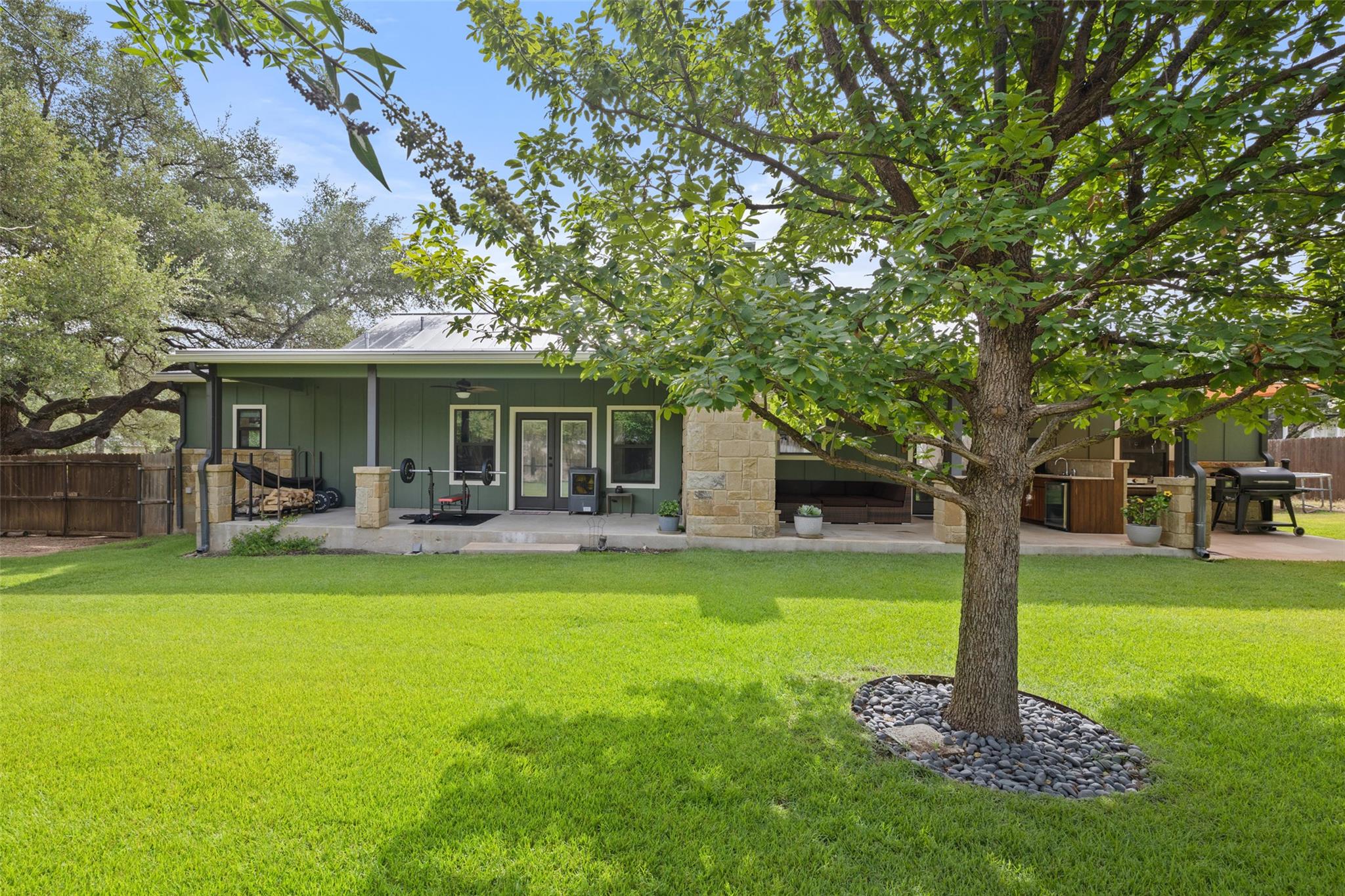 106 Leaning Oak Cir, Johnson City, TX 78636