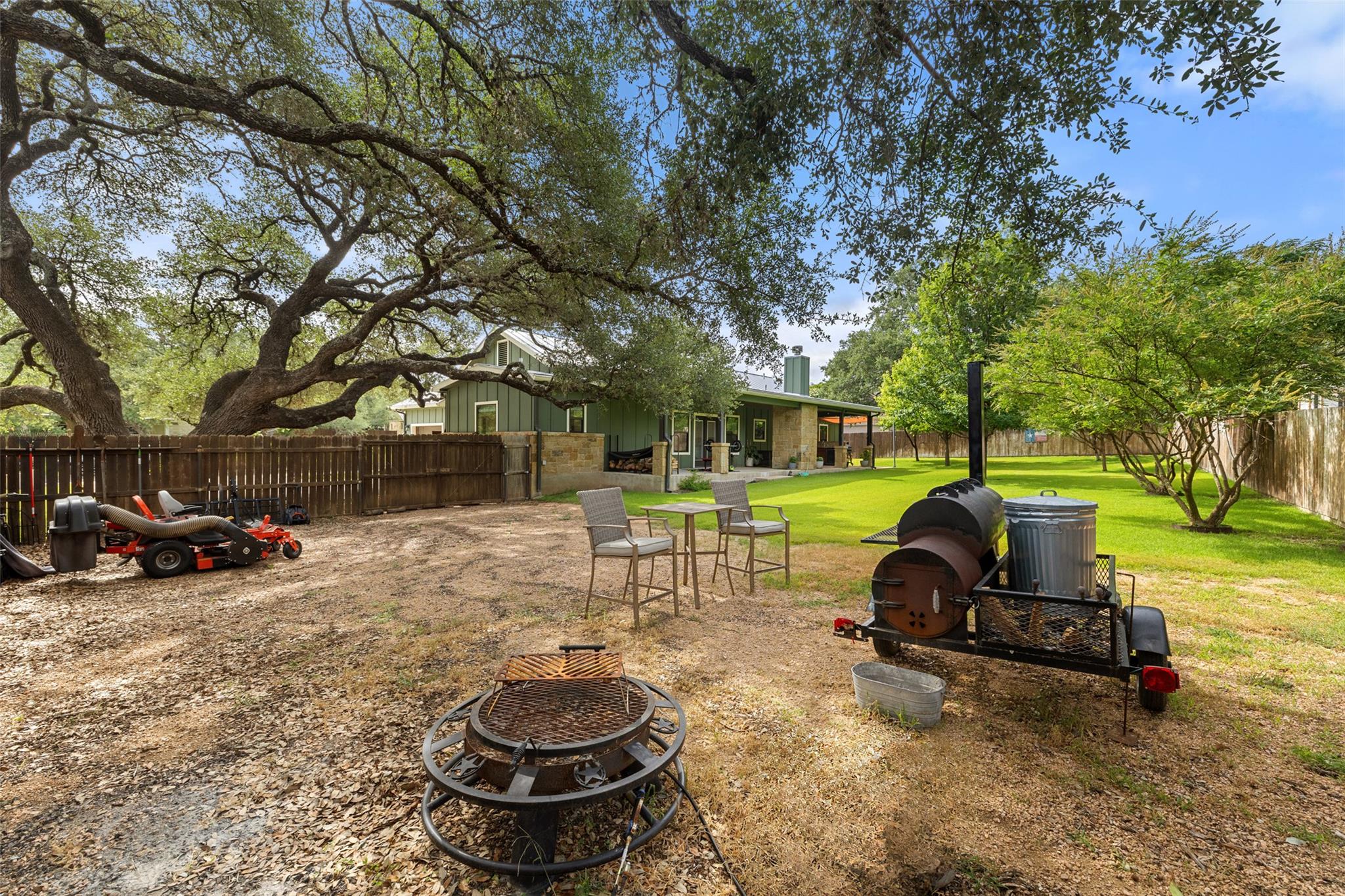 106 Leaning Oak Cir, Johnson City, TX 78636