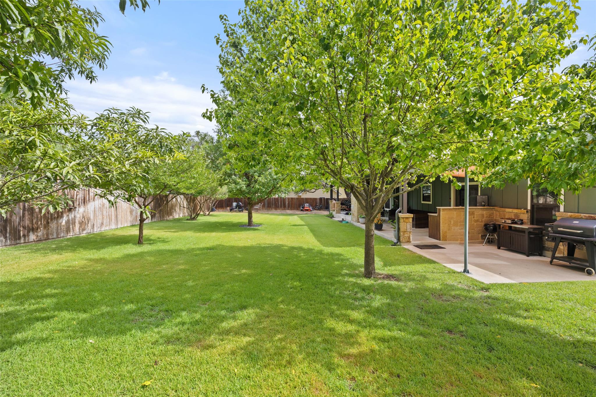 106 Leaning Oak Cir, Johnson City, TX 78636