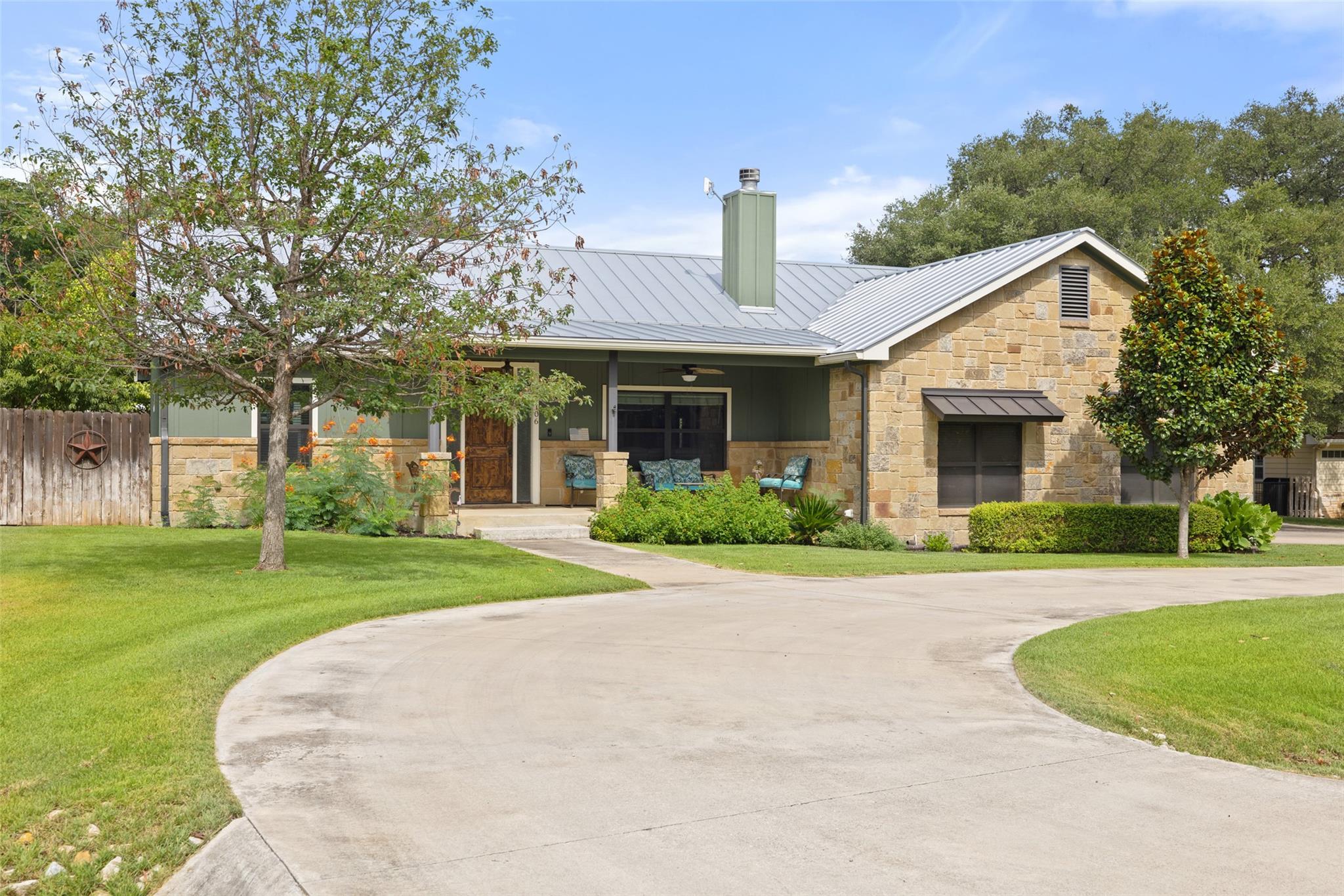 106 Leaning Oak Cir, Johnson City, TX 78636