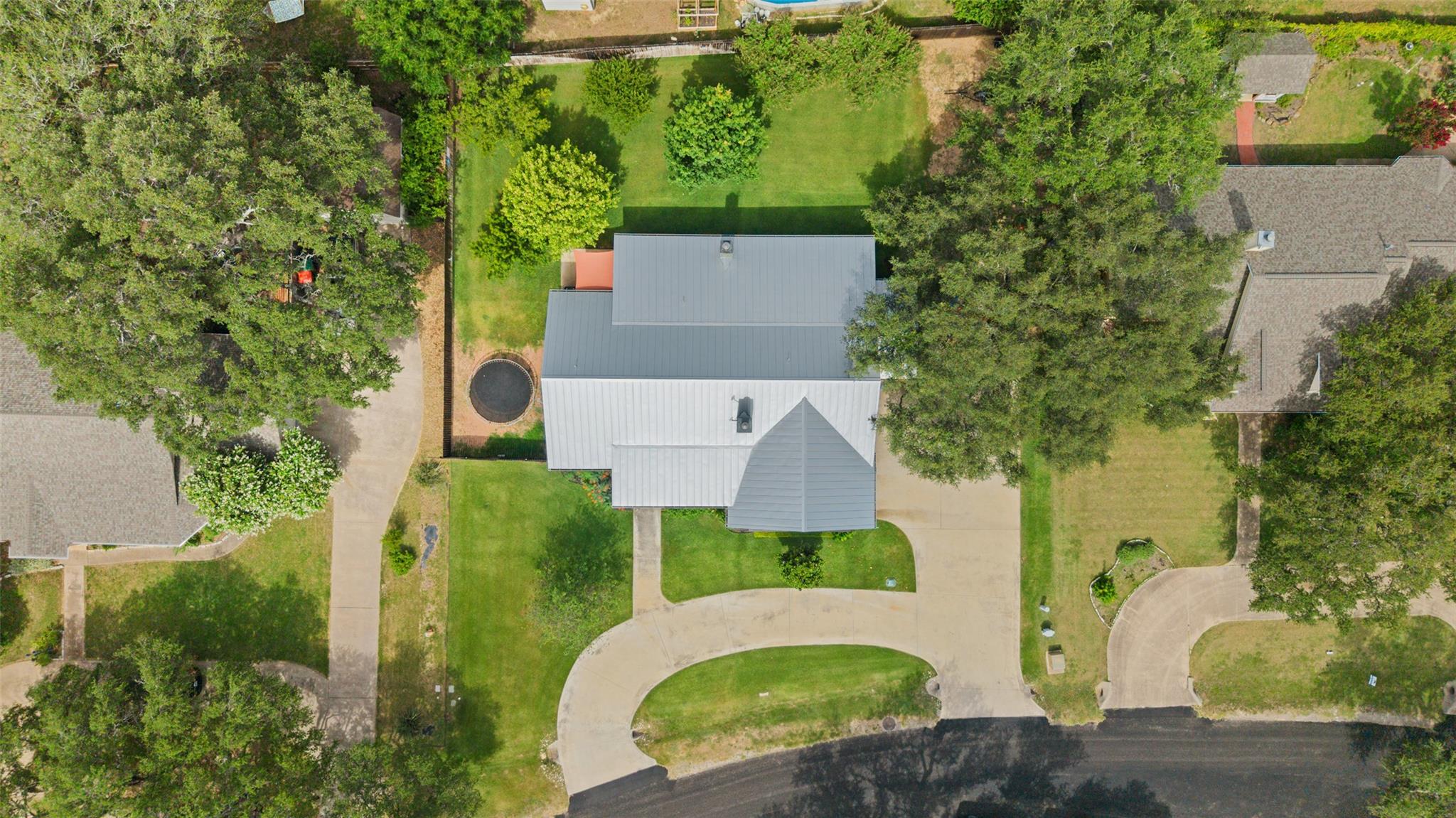 106 Leaning Oak Cir, Johnson City, TX 78636