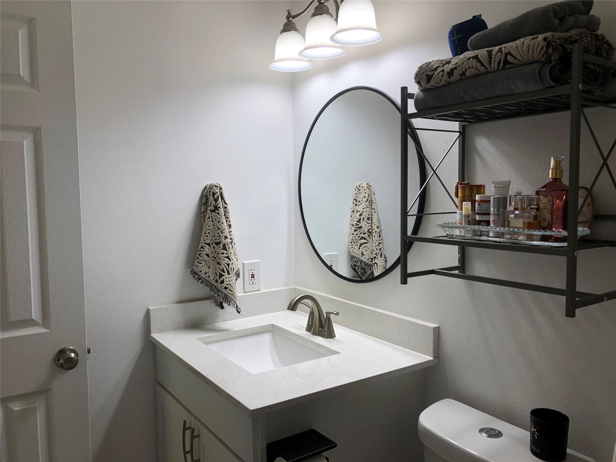 6409 Burns St # 306, Austin, TX 78752