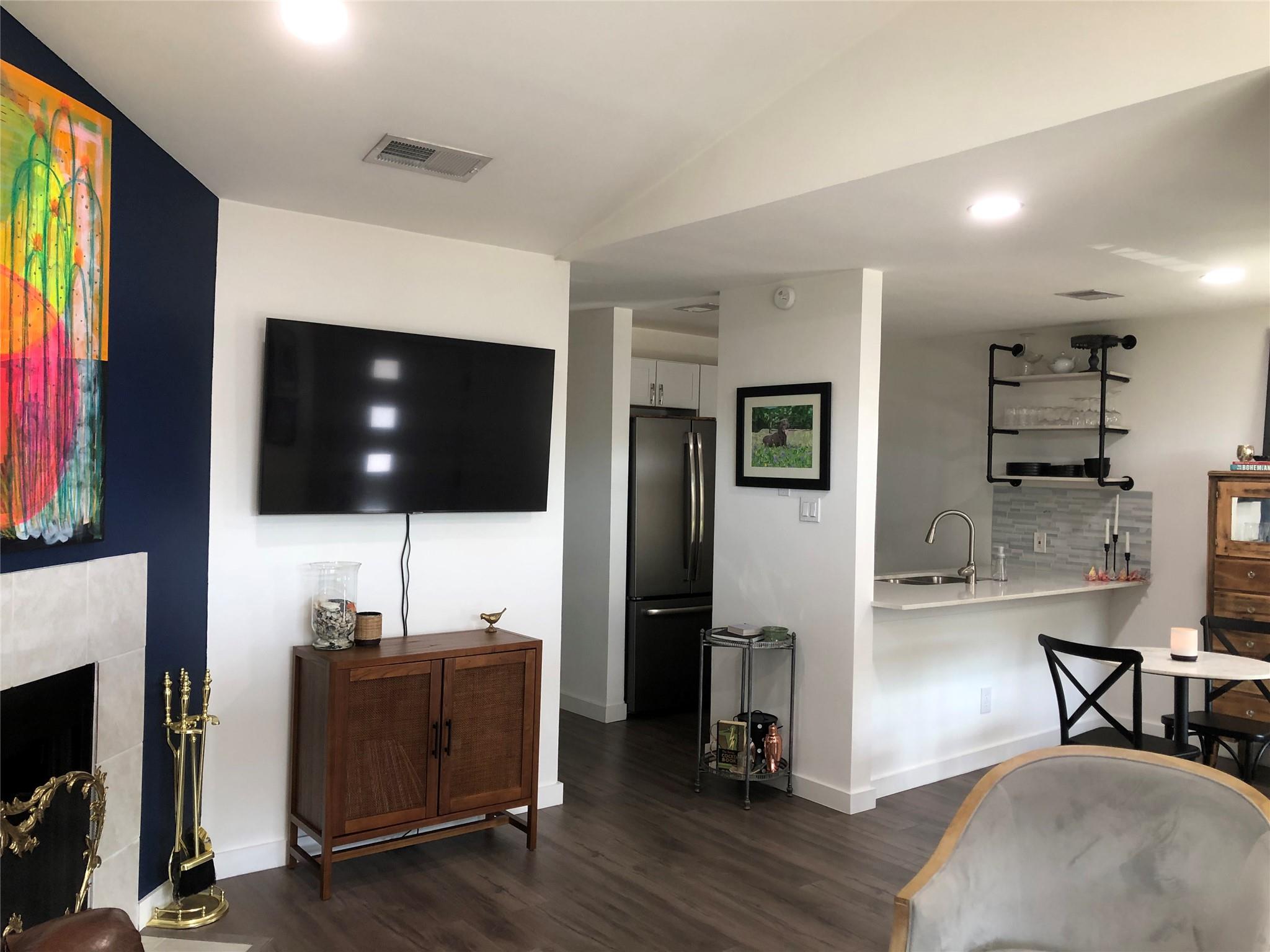 6409 Burns St # 306, Austin, TX 78752