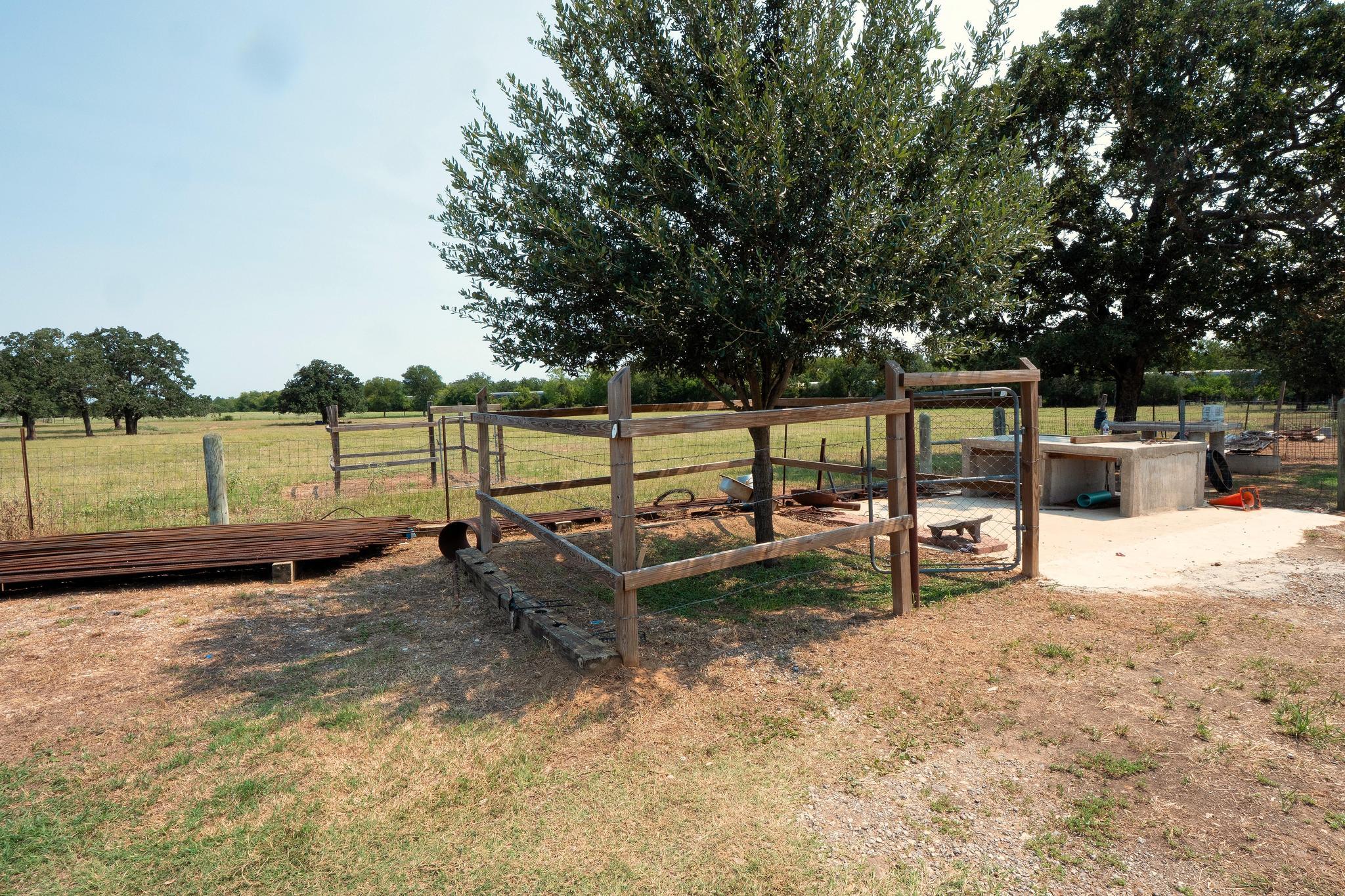 160 McVay Ln, Elgin, TX 78621