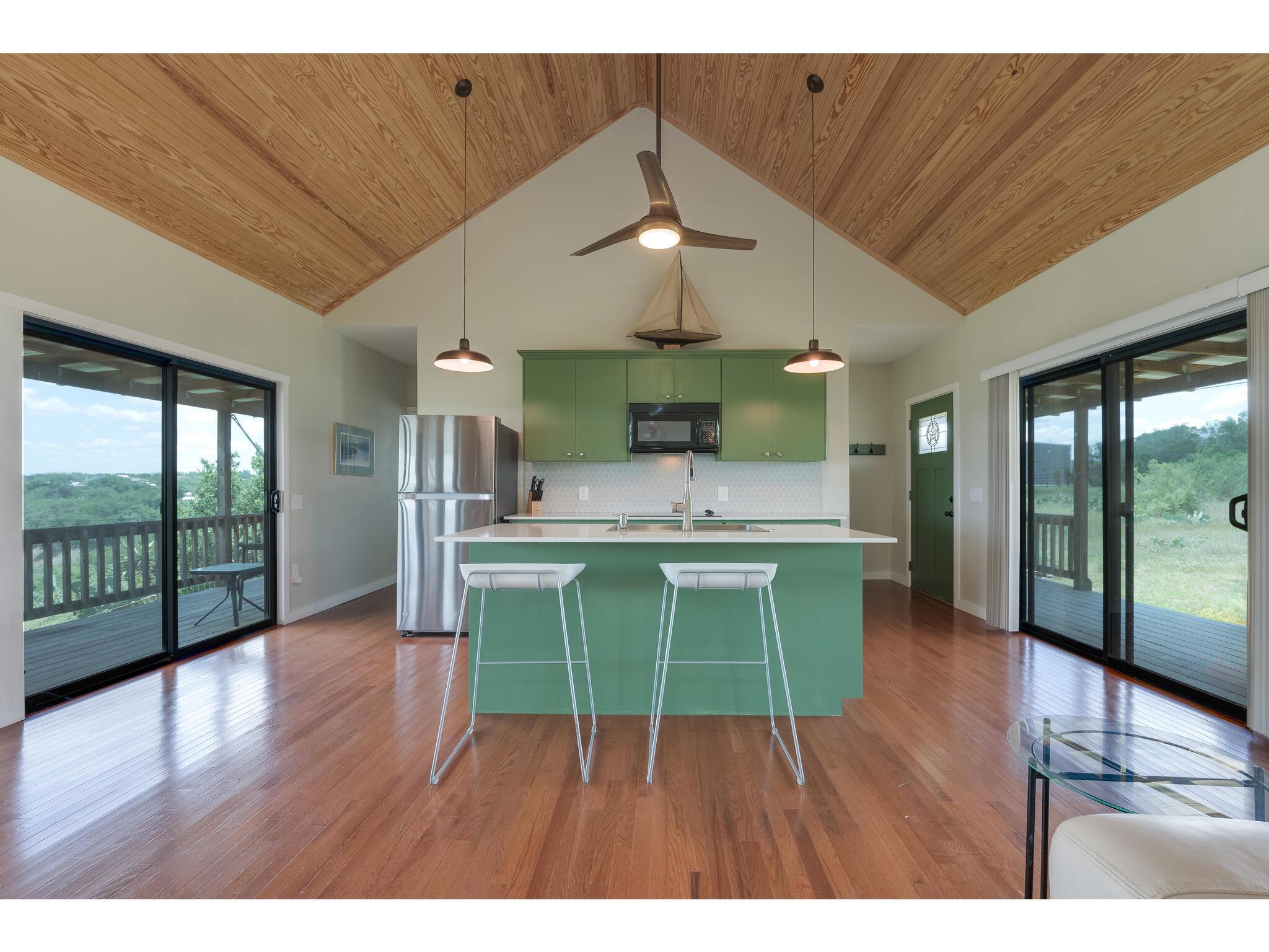 25633 Pedernales Point Dr, Spicewood, TX 78669