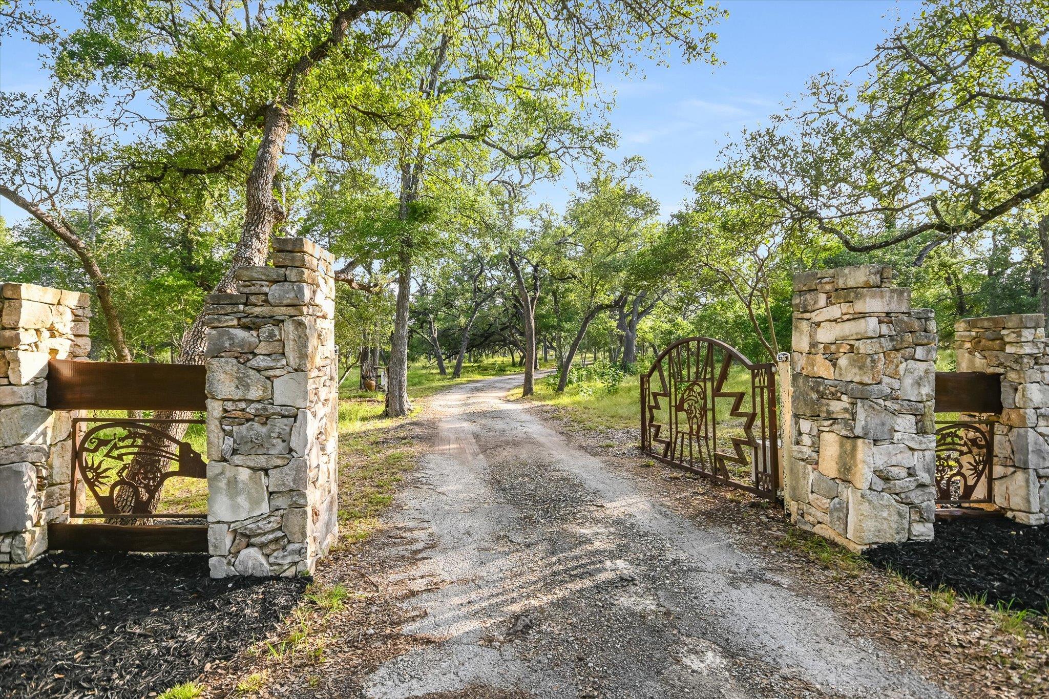 1124 RIVER MOUNTAIN Rd, Wimberley, TX 78676
