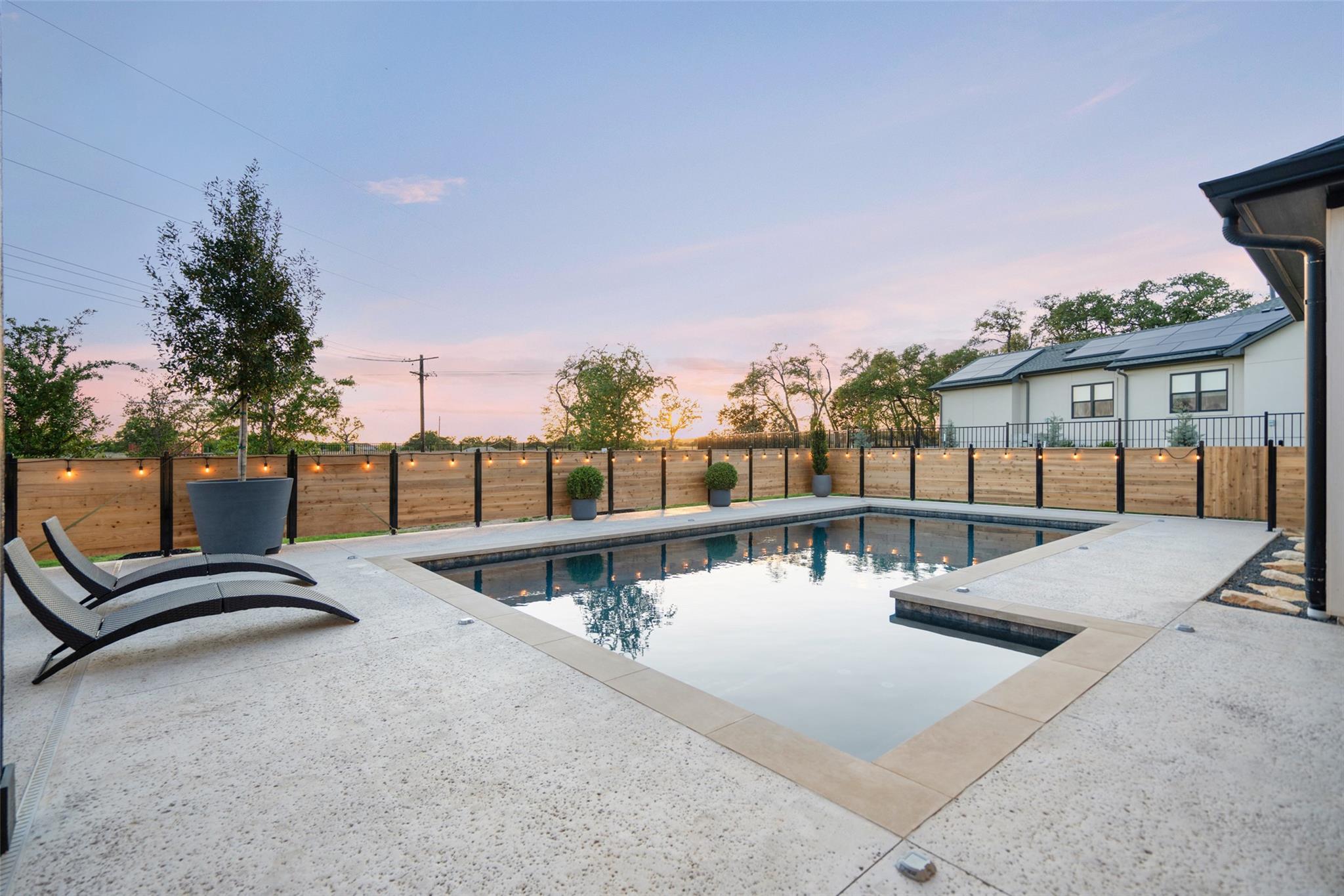 325 Stockman Dr, Dripping Springs, TX 78620