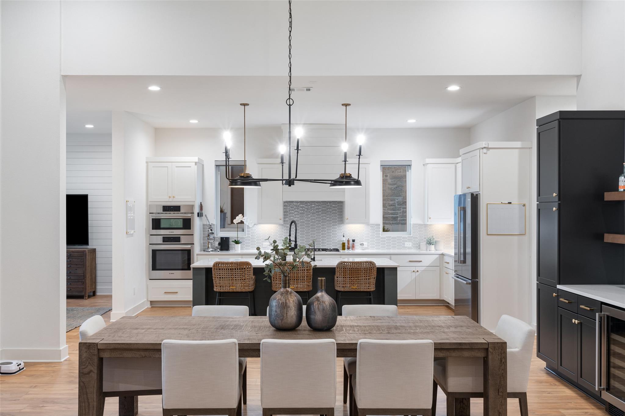 325 Stockman Dr, Dripping Springs, TX 78620