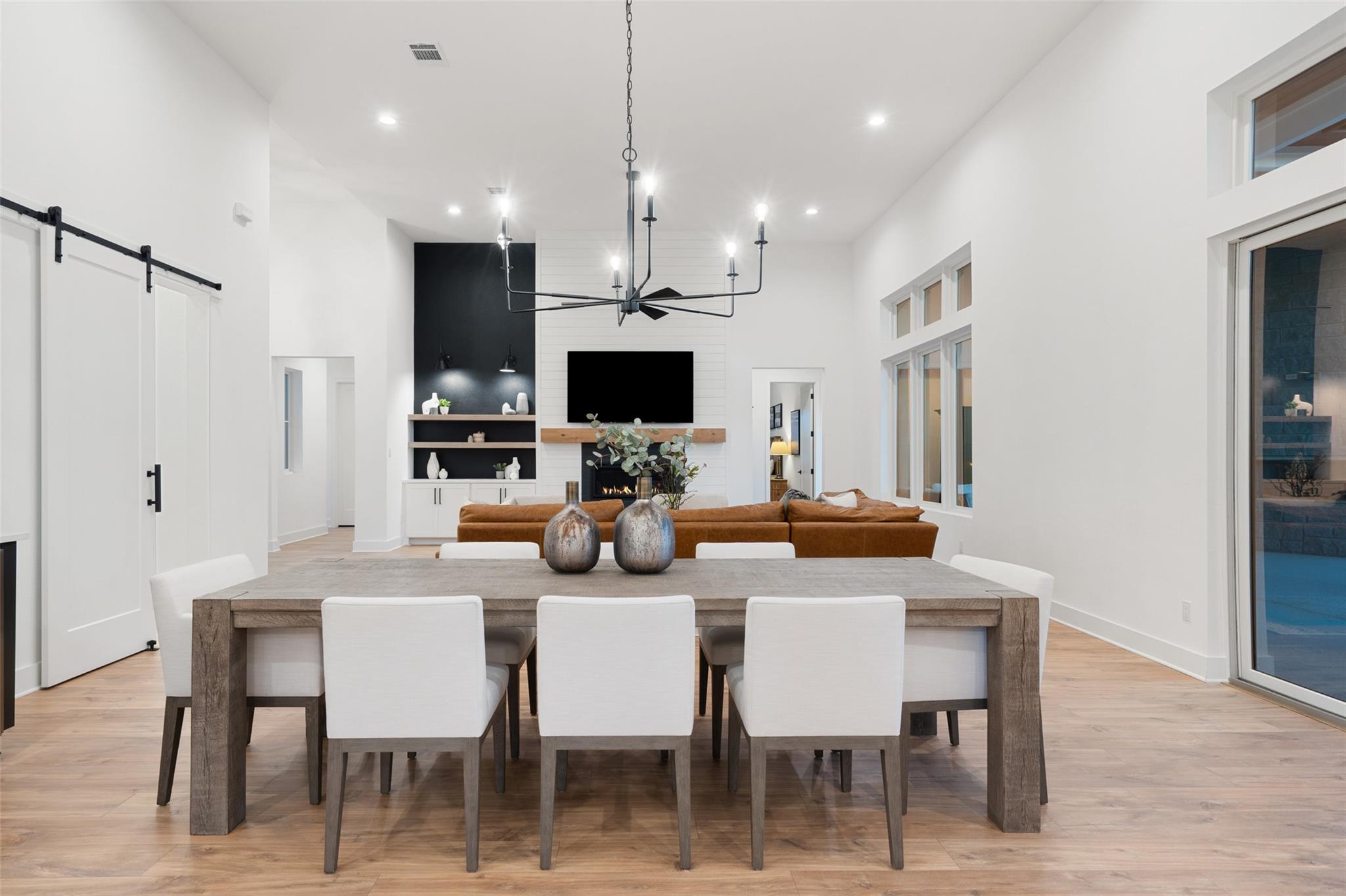 325 Stockman Dr, Dripping Springs, TX 78620