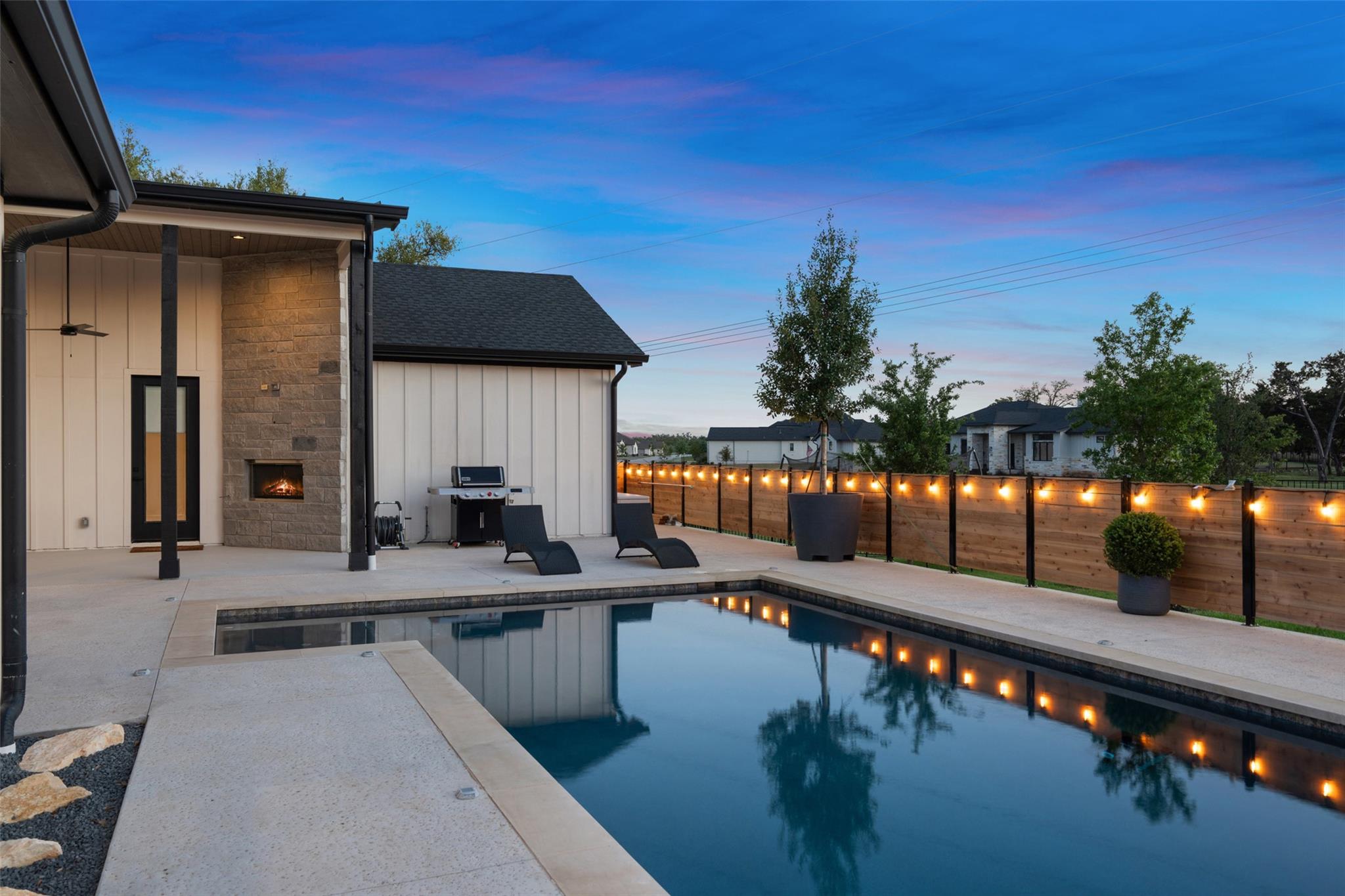325 Stockman Dr, Dripping Springs, TX 78620
