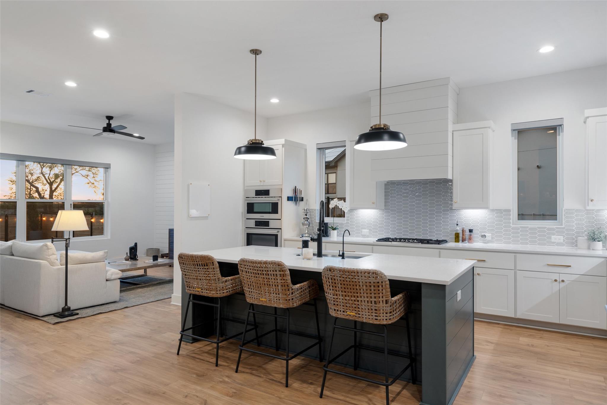 325 Stockman Dr, Dripping Springs, TX 78620