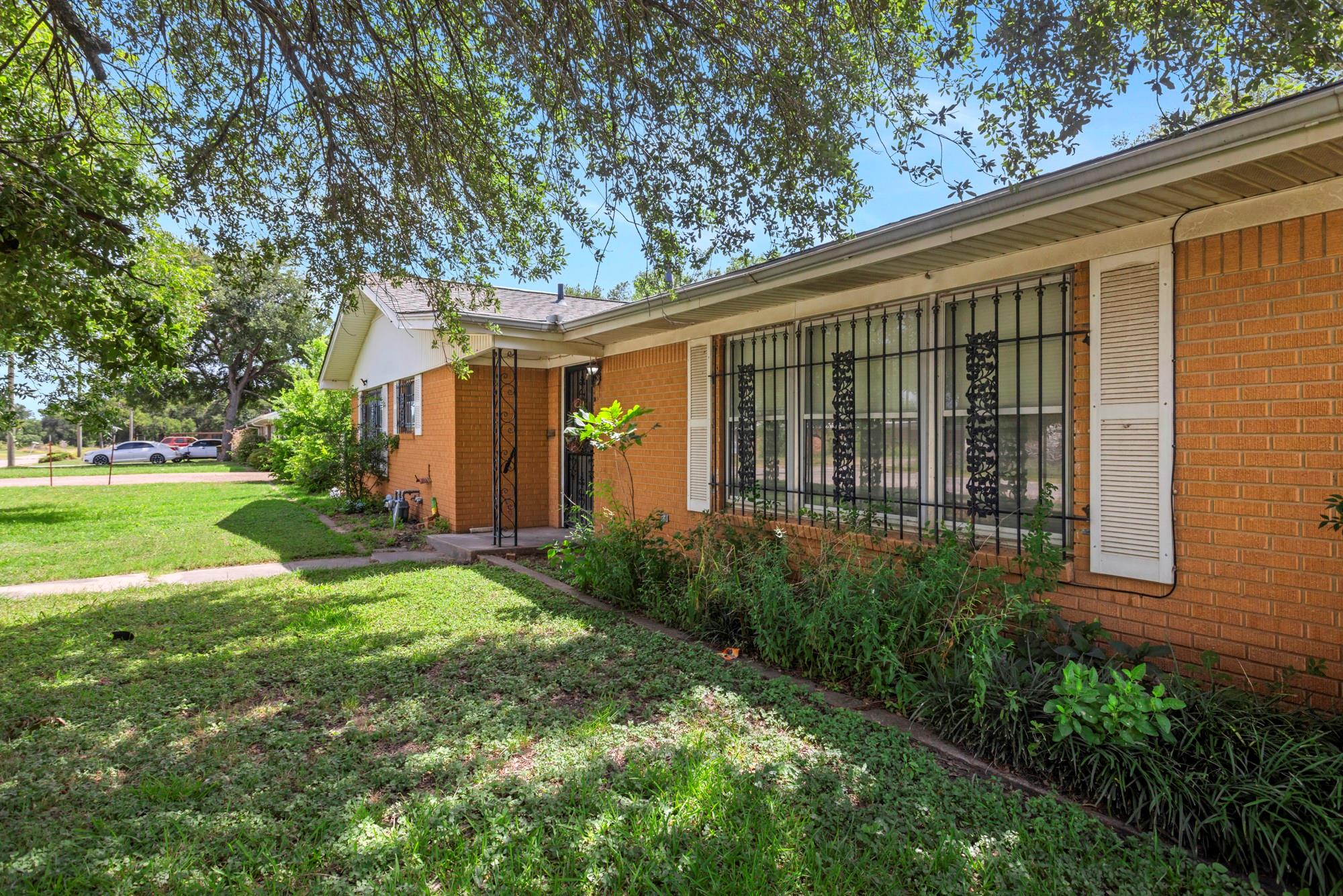 1213 Norbert St, Marlin, TX 76661