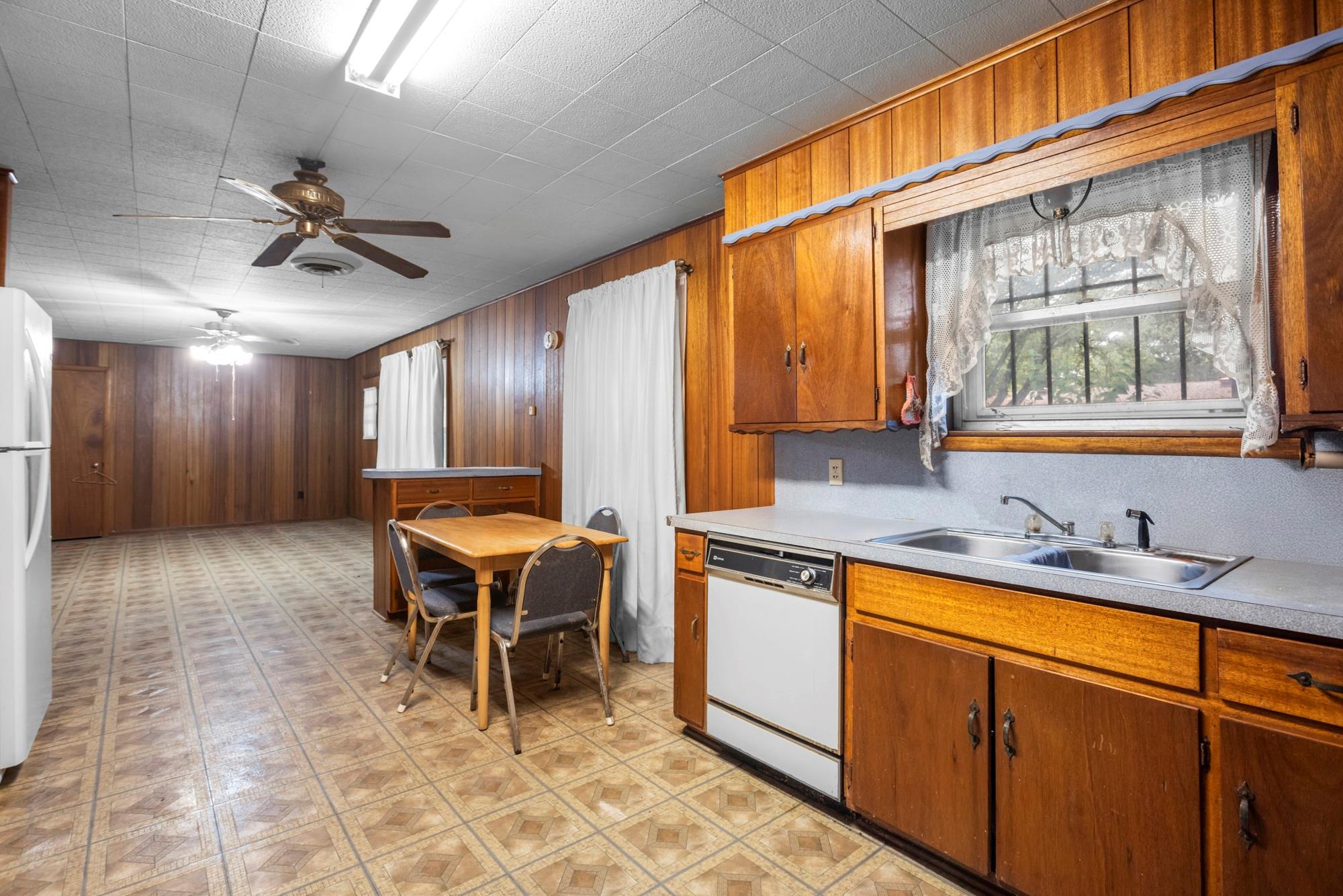 1213 Norbert St, Marlin, TX 76661