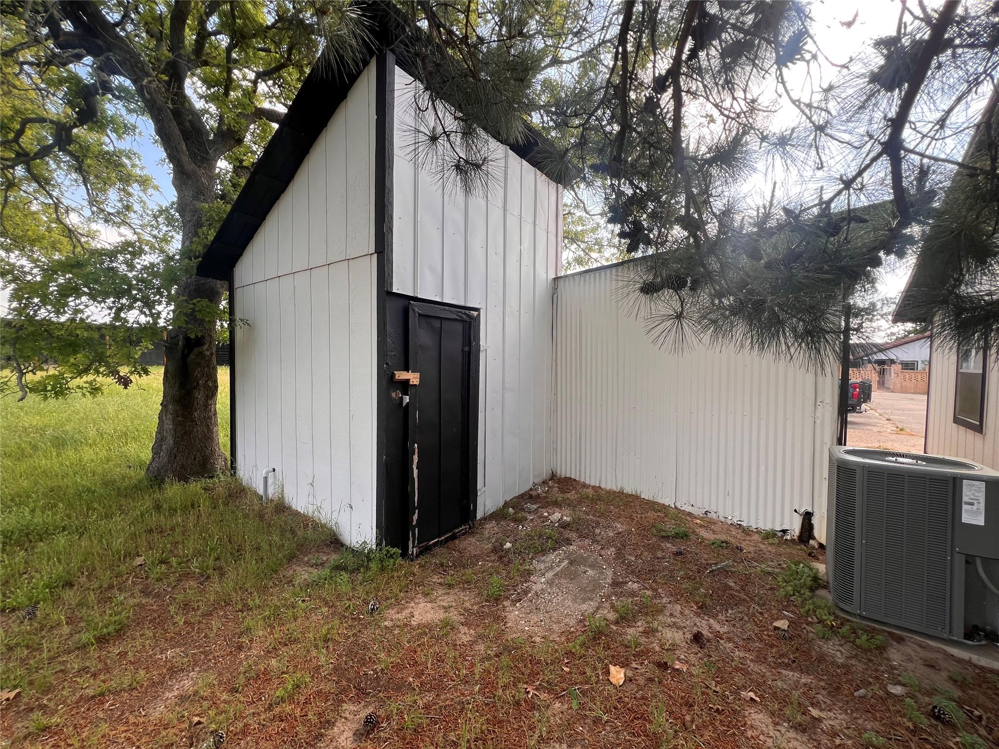 2502 Highway 304, Smithville, TX 78957