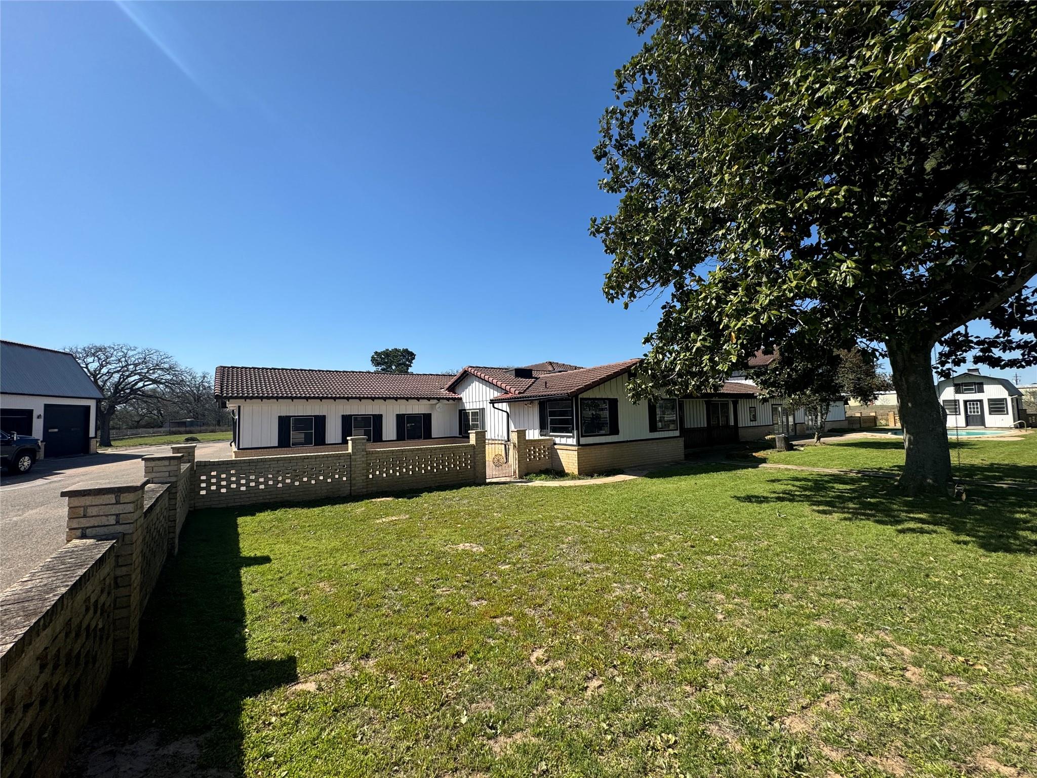 2502 Highway 304, Smithville, TX 78957