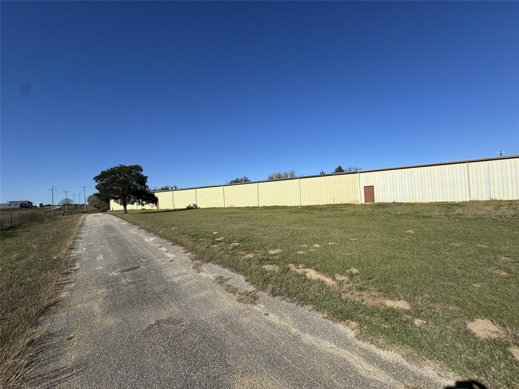 2502 Highway 304, Smithville, TX 78957