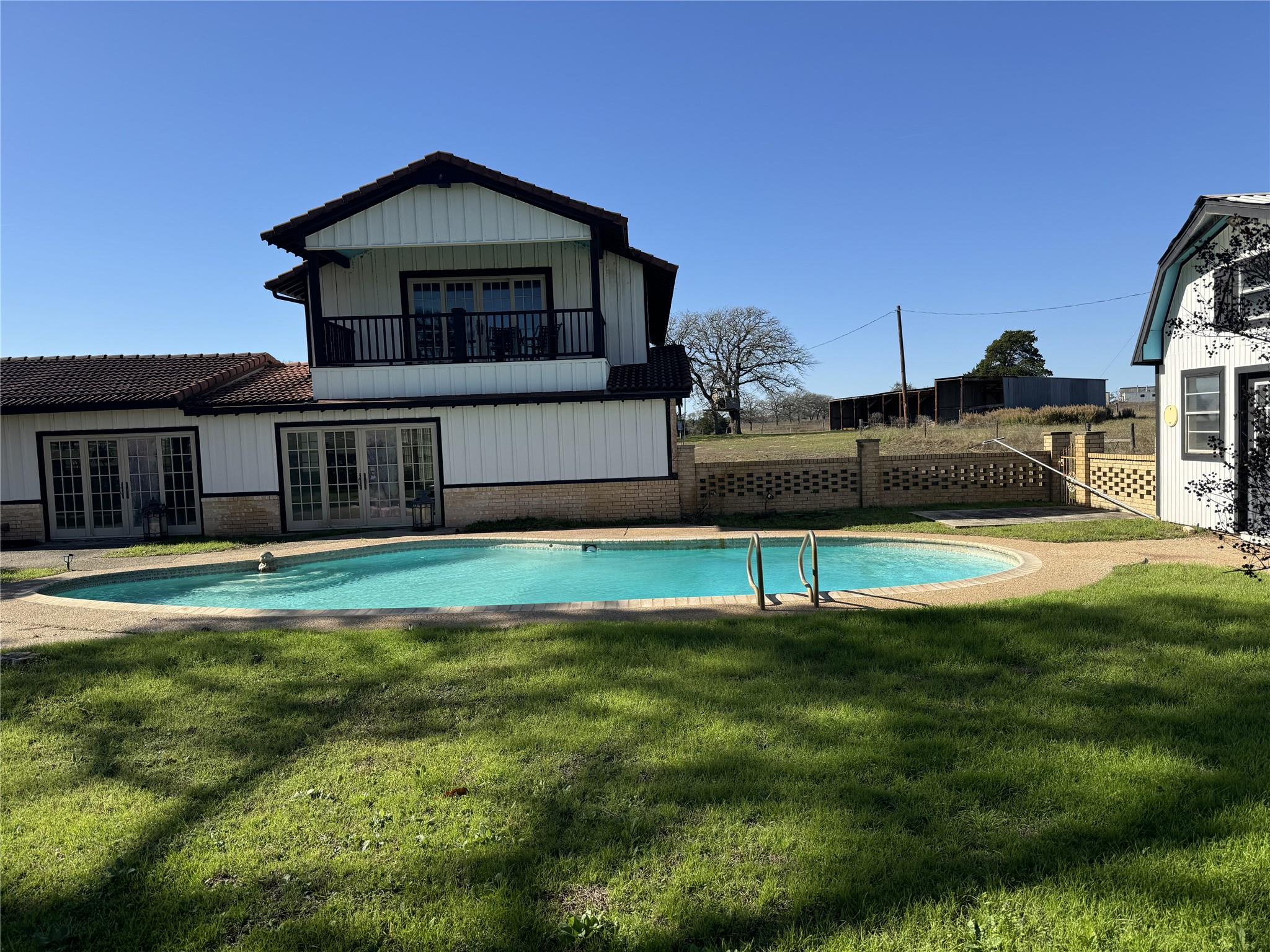 2502 Highway 304, Smithville, TX 78957