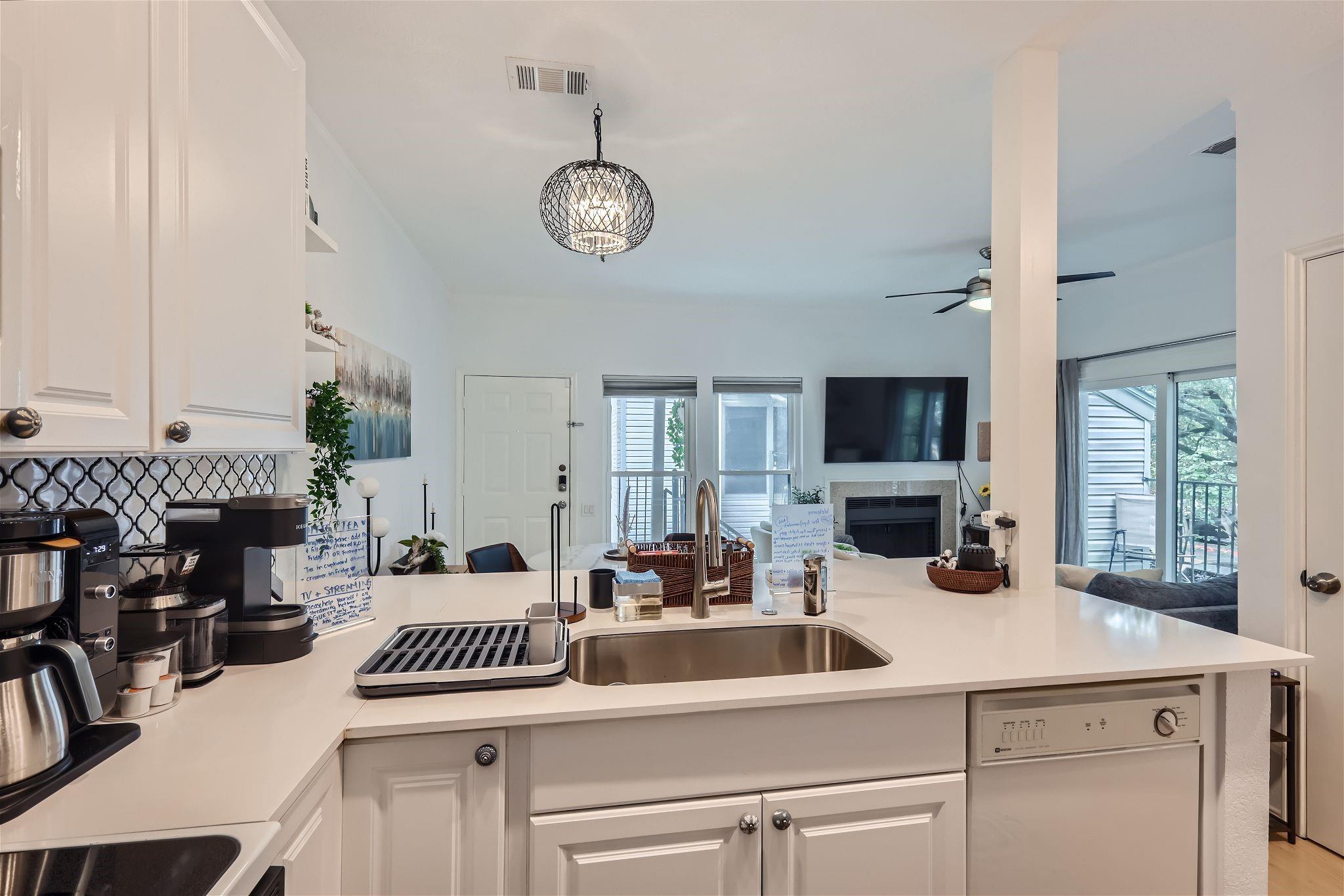 802 S 1st St # 215, Austin, TX 78704