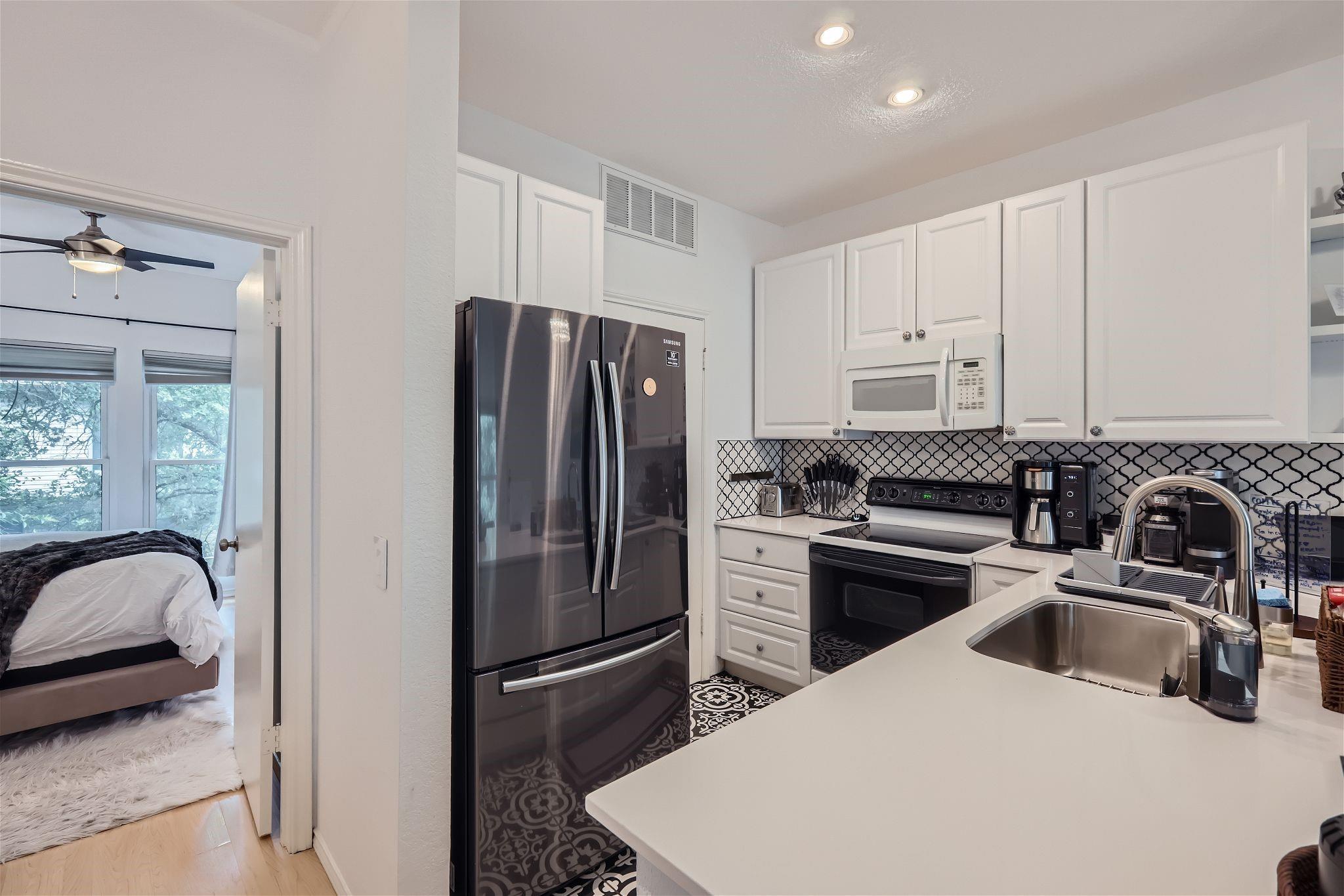 802 S 1st St # 215, Austin, TX 78704