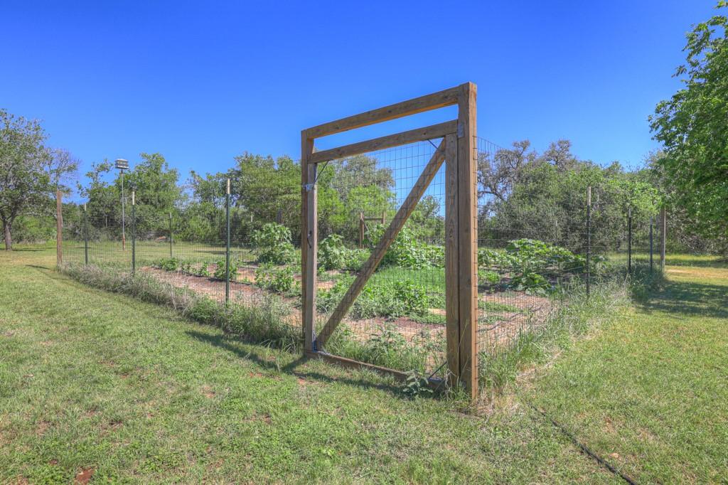 830 Palomino Ln, San Marcos, TX 78666
