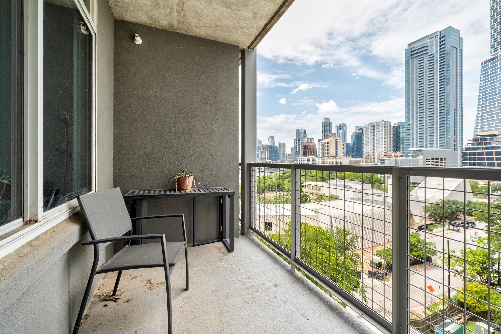 54 Rainey St # 1018, Austin, TX 78701