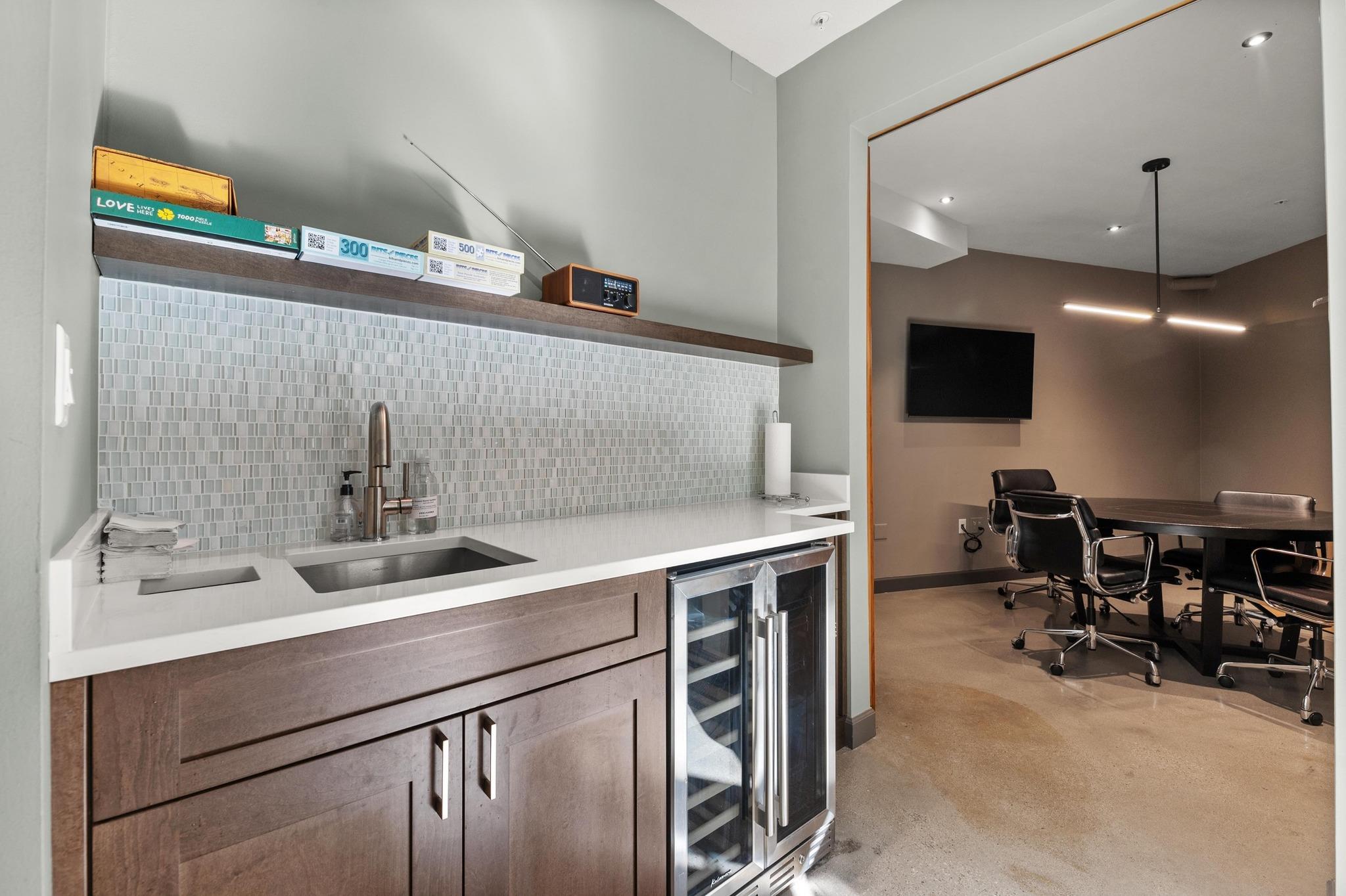 54 Rainey St # 1018, Austin, TX 78701