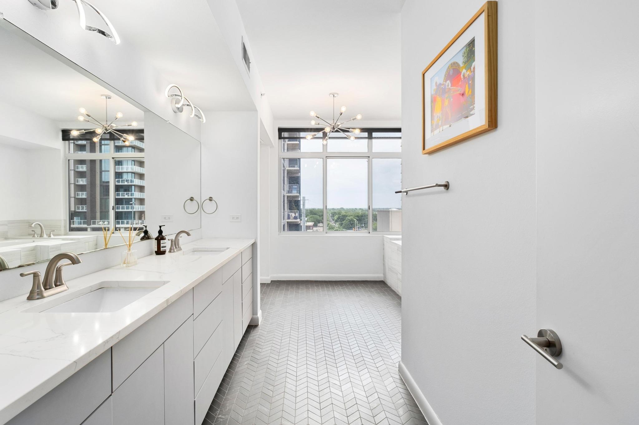 54 Rainey St # 1018, Austin, TX 78701