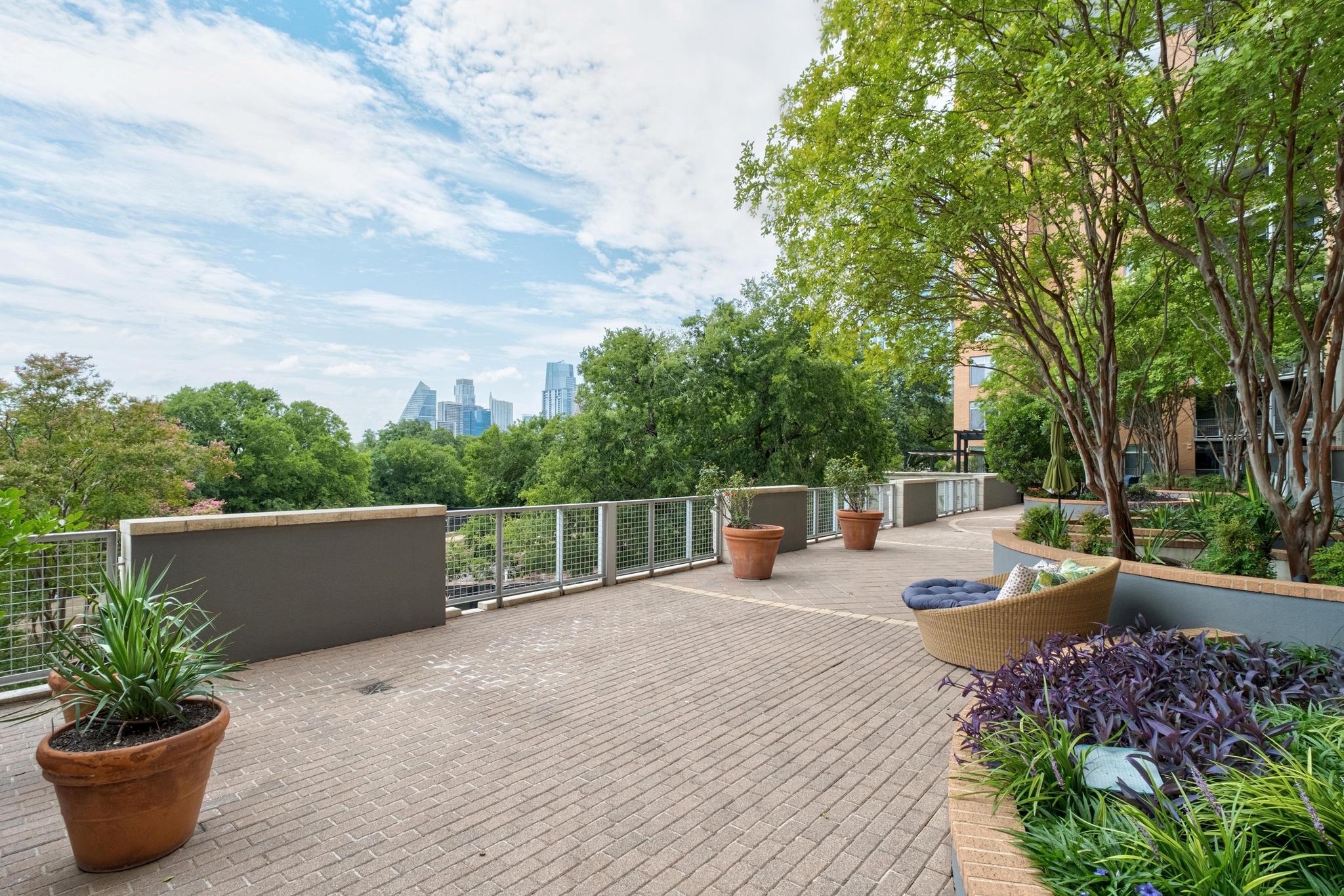 54 Rainey St # 1018, Austin, TX 78701