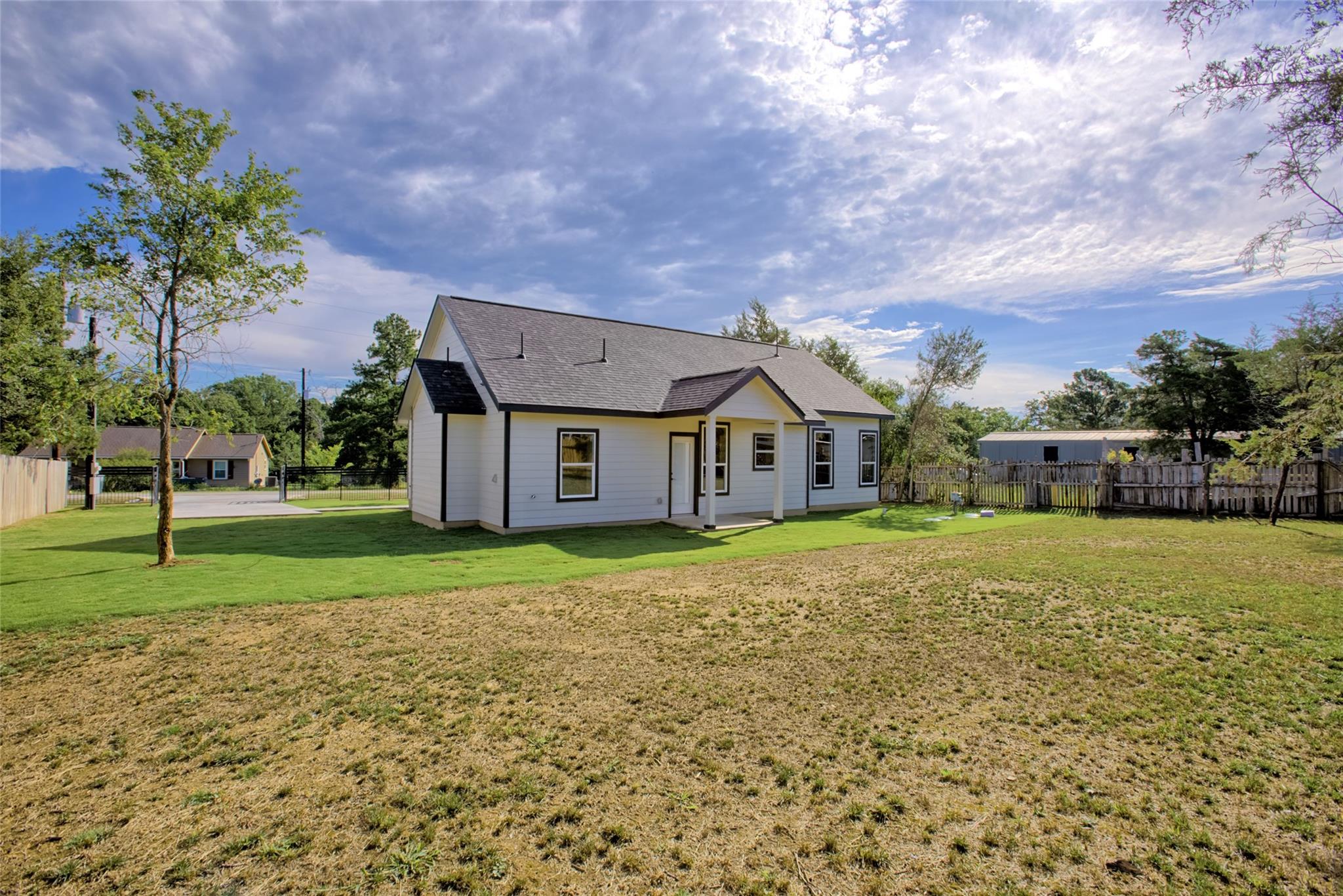 109 Creekside Dr, Bastrop, TX 78602