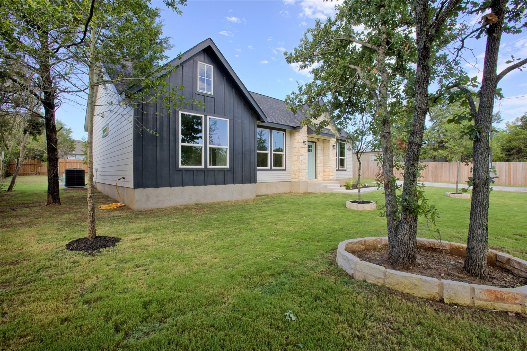 109 Creekside Dr, Bastrop, TX 78602