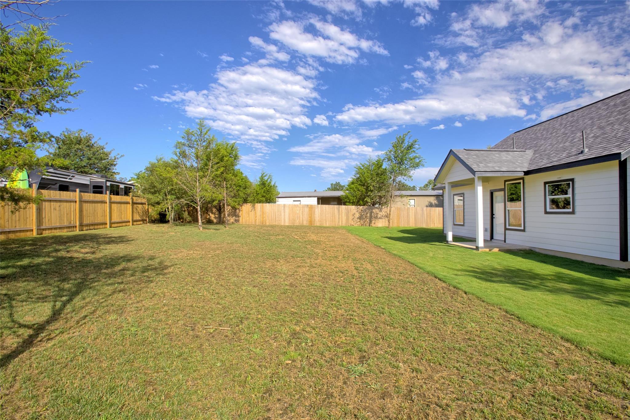 109 Creekside Dr, Bastrop, TX 78602
